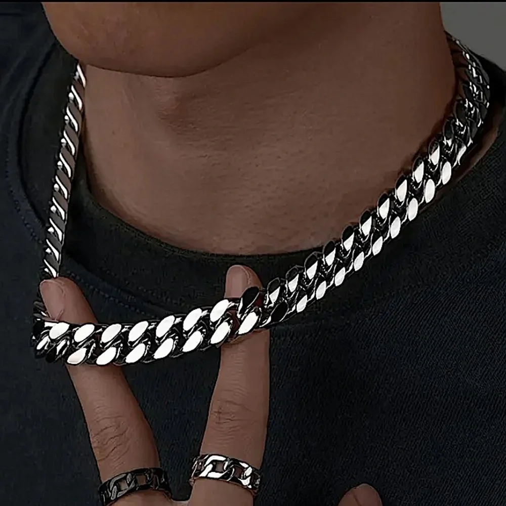 Stainless steel 8mm chain link necklace.